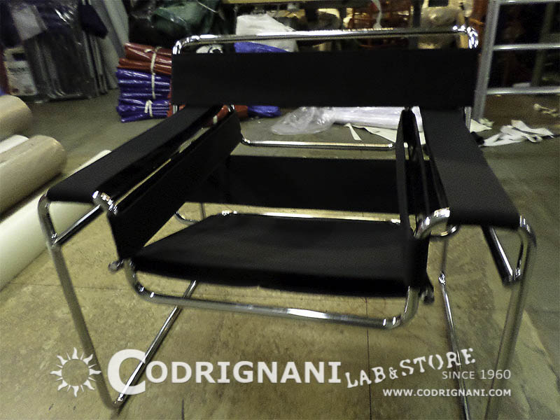 Rifacimento seduta della famosa sedia Wassily come da progetto con tessuto acrilico rinforzato. Si confezionano inoltre sedie sdraio e lettini